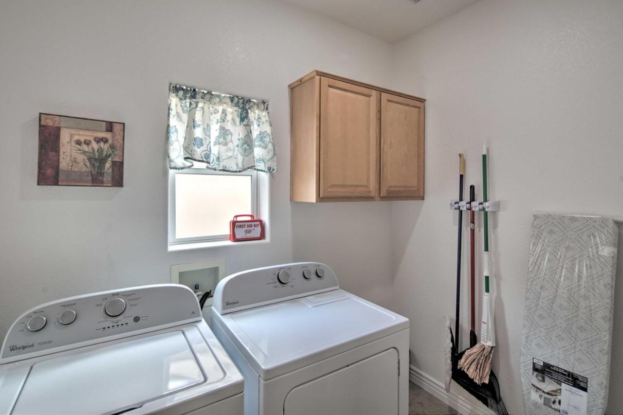 Desert Condo With Pool About 3 Miles To Colorado River! Bullhead City Exteriér fotografie