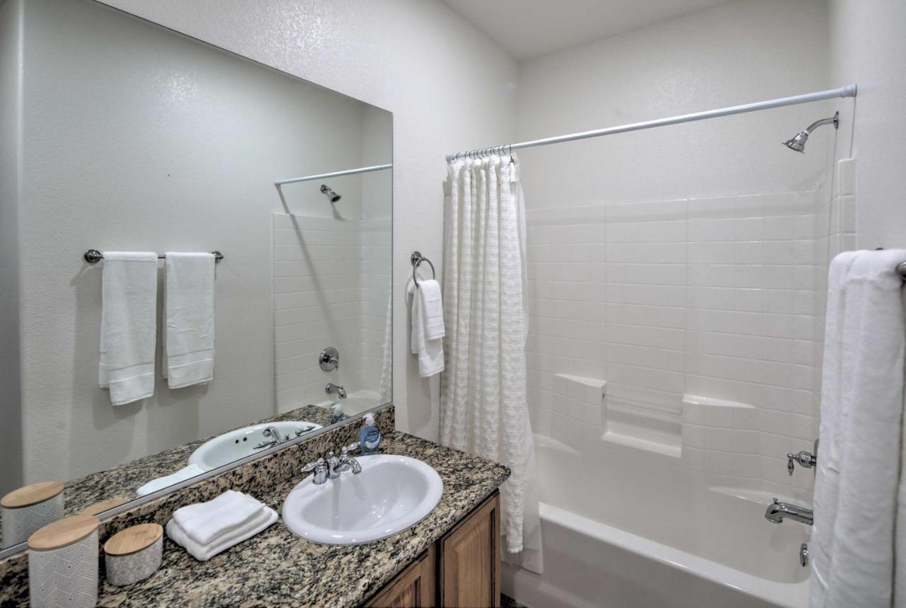 Desert Condo With Pool About 3 Miles To Colorado River! Bullhead City Exteriér fotografie